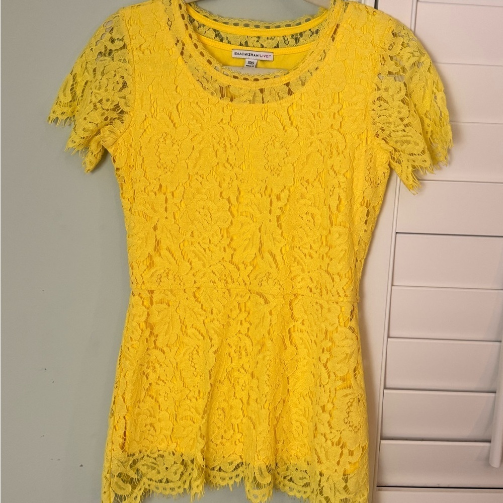 Isaac Mizrahi Vibrant Yellow Lace Blouse Size XXS Short Sleeve